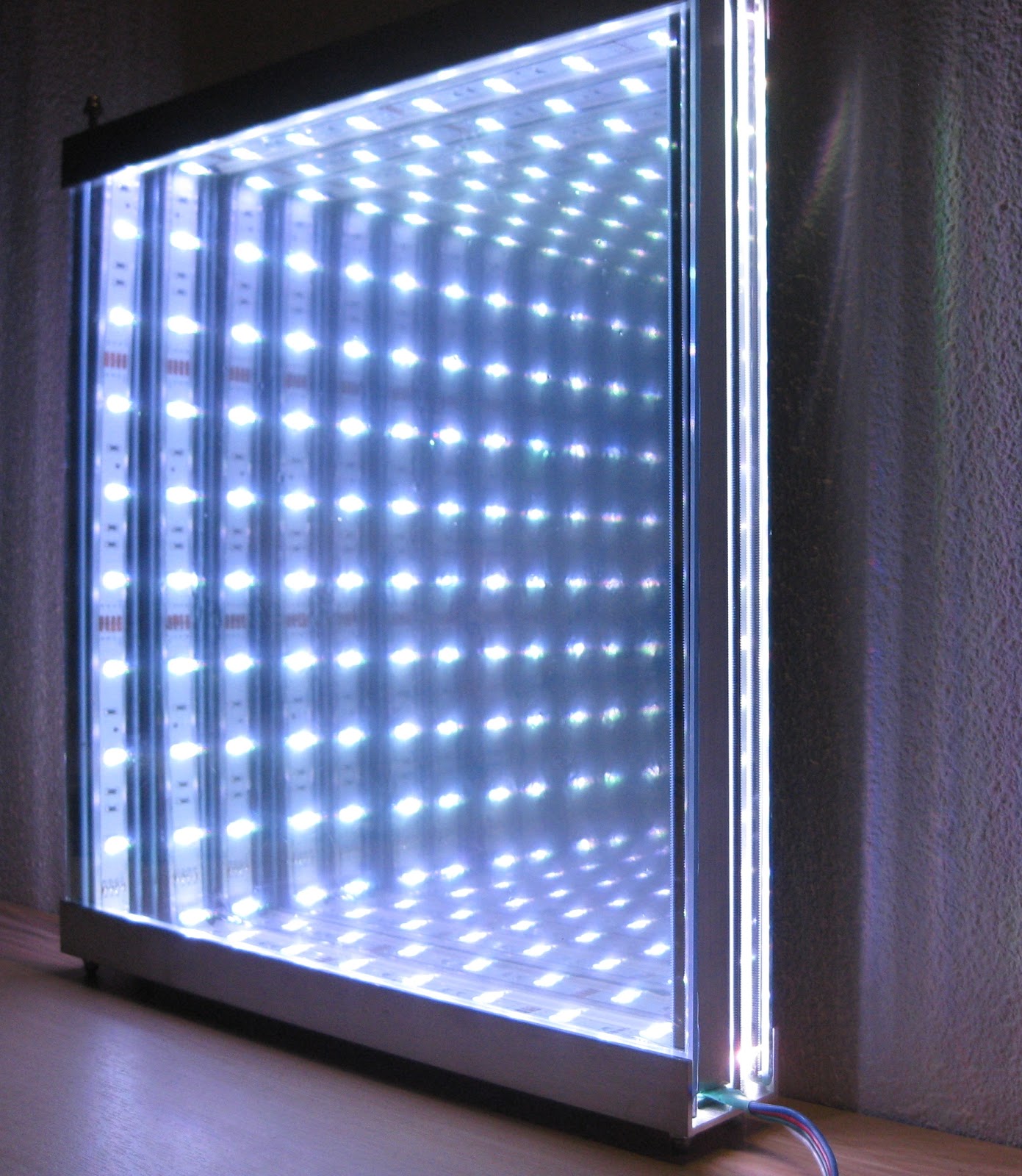 to Uiterwijk Design Infinity Mirror