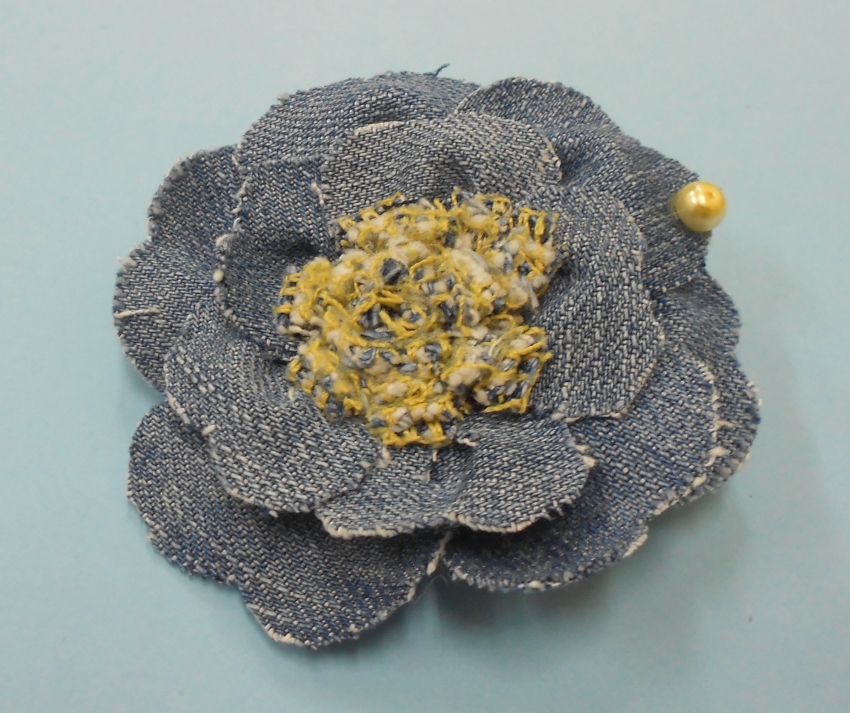 La mi cocinuca Broche flor de tela vaquera