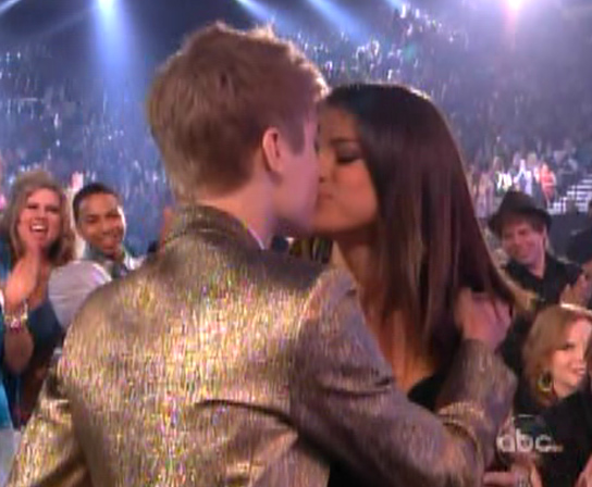 justin bieber and selena gomez billboard awards red carpet. Justin Kisses Selena At