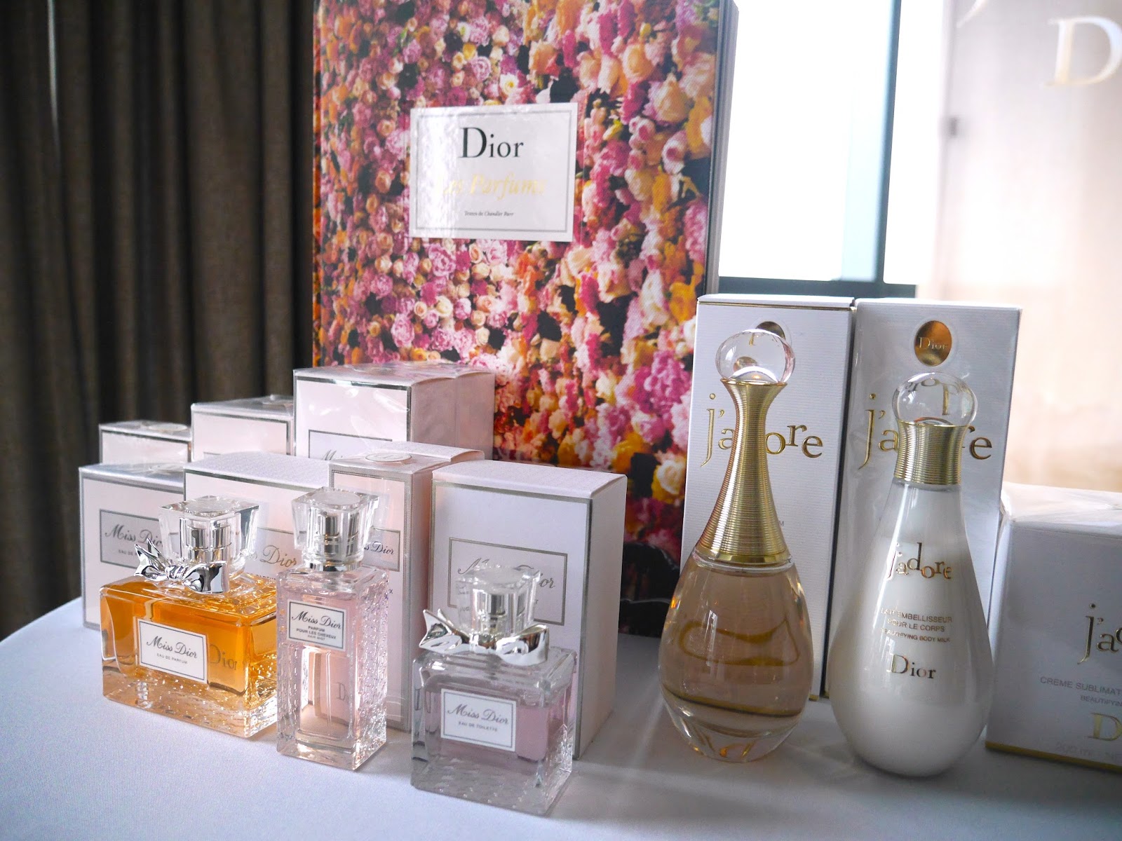dave lackie on X: Look at how incredible this year's Dior Beauty holiday  card is! The artwork and detail are gorgeous. And both slides slide out.  Beautiful!!  / X