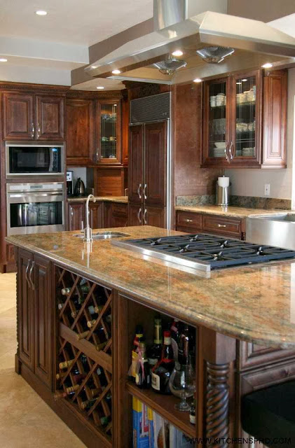 Kitchen with contrast colors