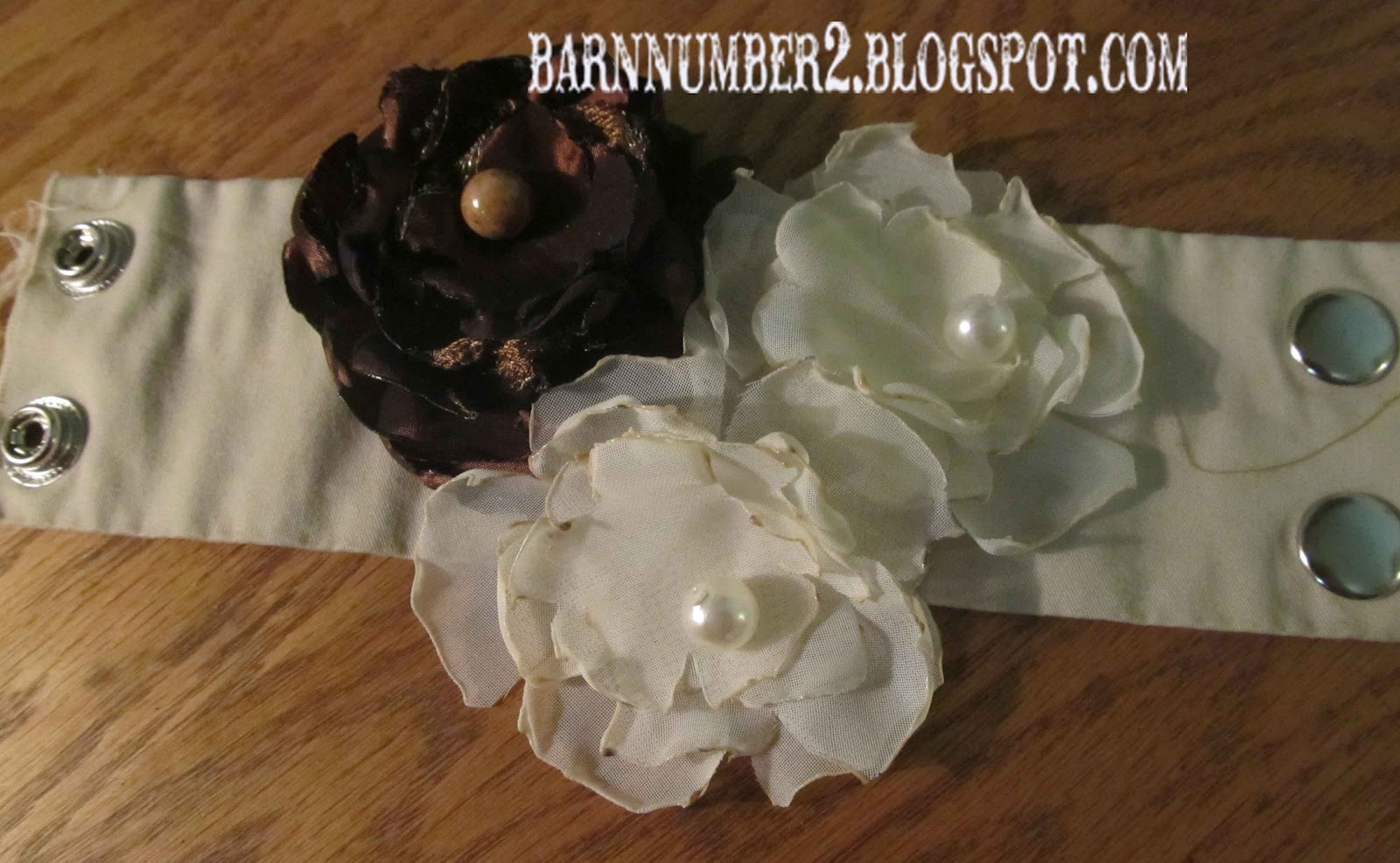 Barnnumber2 Flower Cuff Bracelet