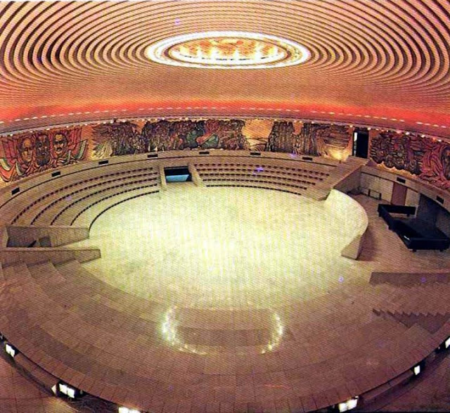 Monumento Buzludzha forma OVNI sovietico edificio