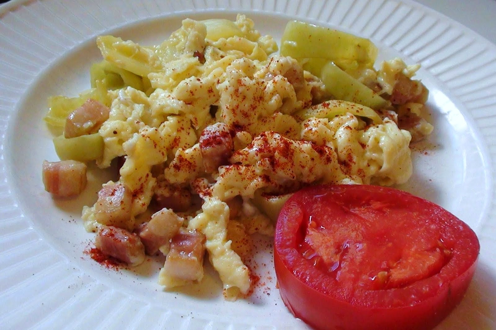 zsuzsa is in the kitchen BACON AND EGGS THE HUNGARIAN WAY SZALONNÁS