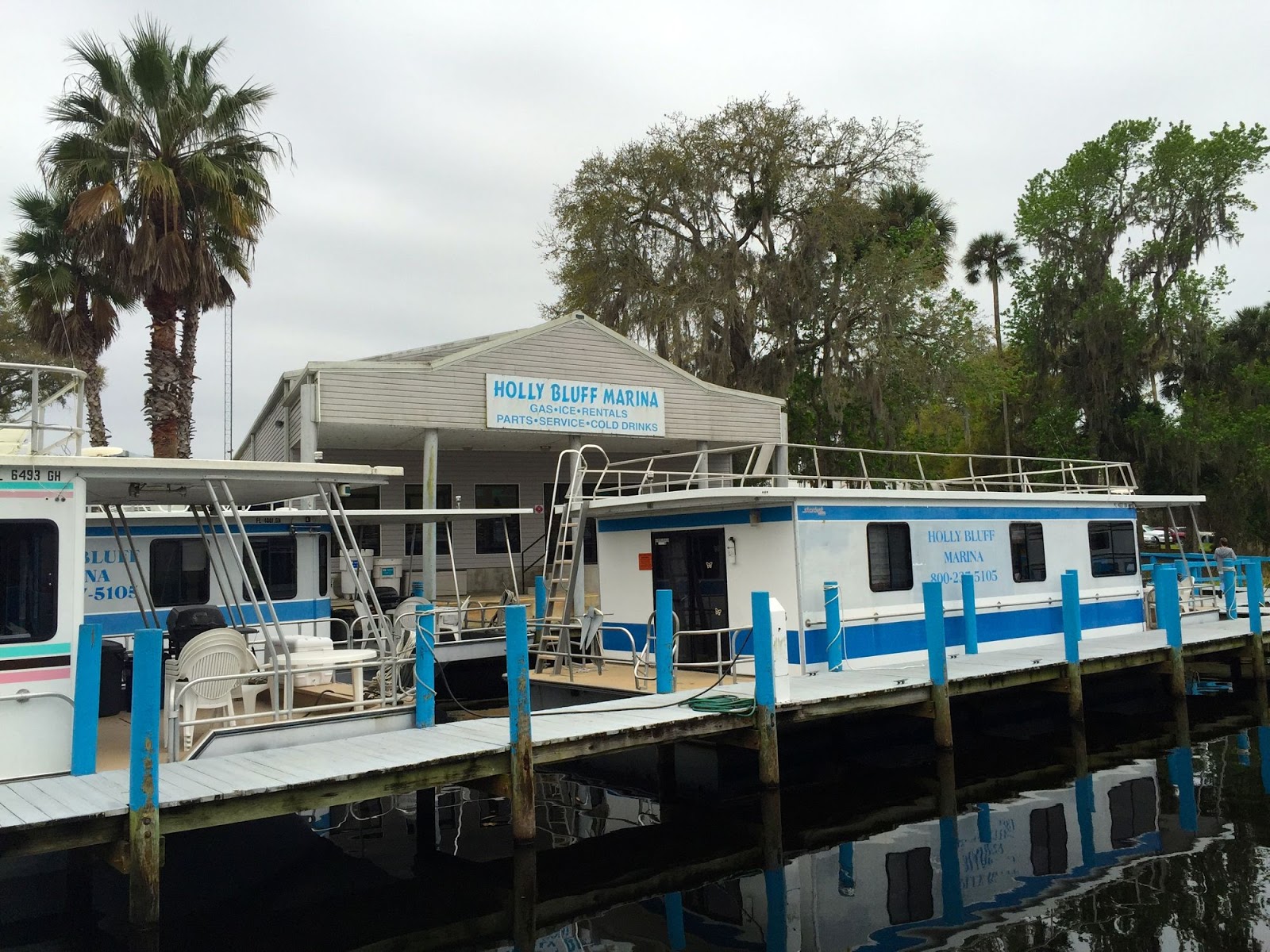 Travelscore Magazine Houseboat Florida's St. Johns River Holly Bluff