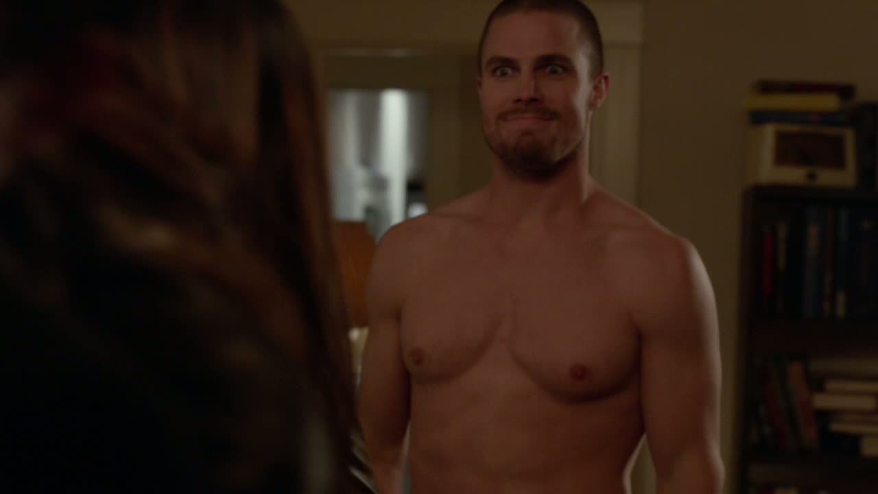 Stephen Amell Shirtless.