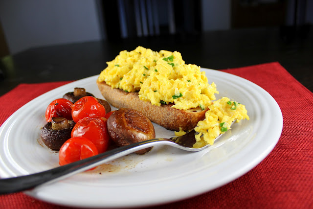 Gordon Ramsay scrambled eggs on toast in my lodge pot : r/castiron