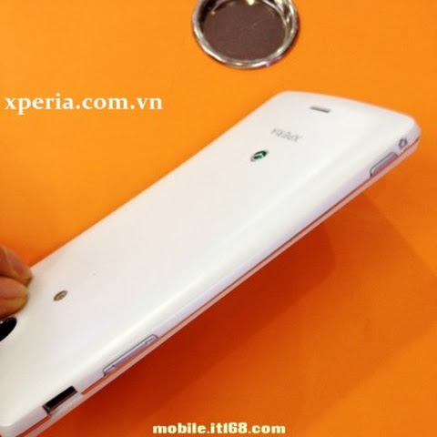 gambar hp xperia hayabusa terbaru, smartphone android sony 2012 tercanggih, spesifiaksi fitur xperia seri bau, harga update dari hp sony xperia hayabusa lt291