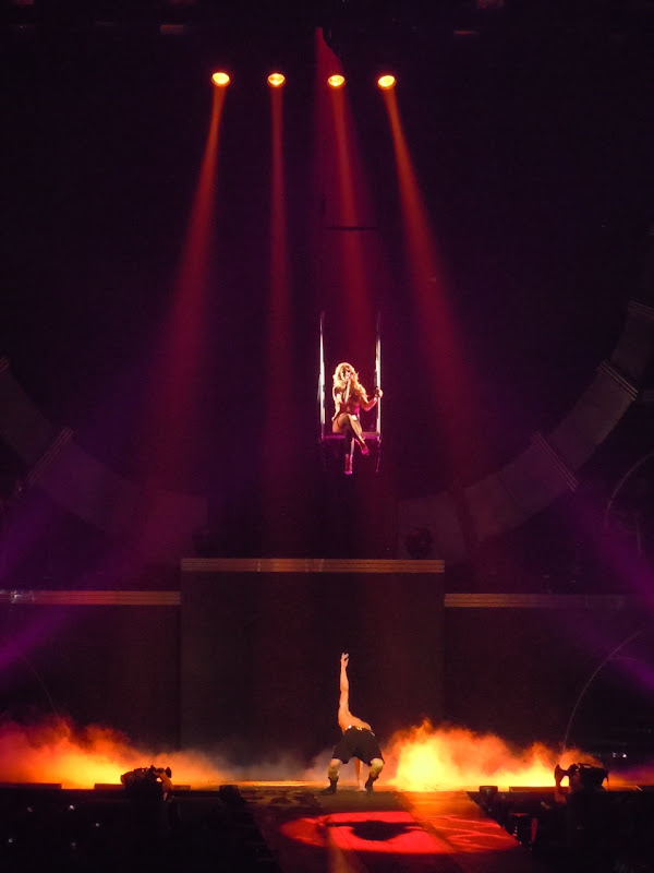 Britney Spears trapeze Femme Fatale concert