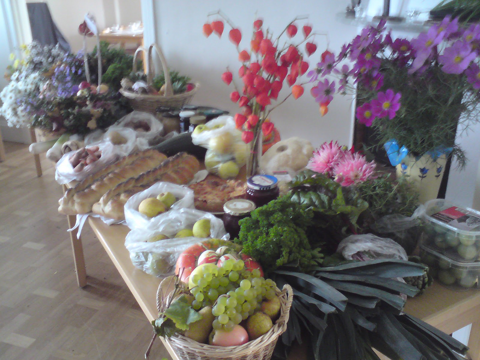 Ingalill Fredriksson Centerkvinnorna smyckade Frustuna kyrka med