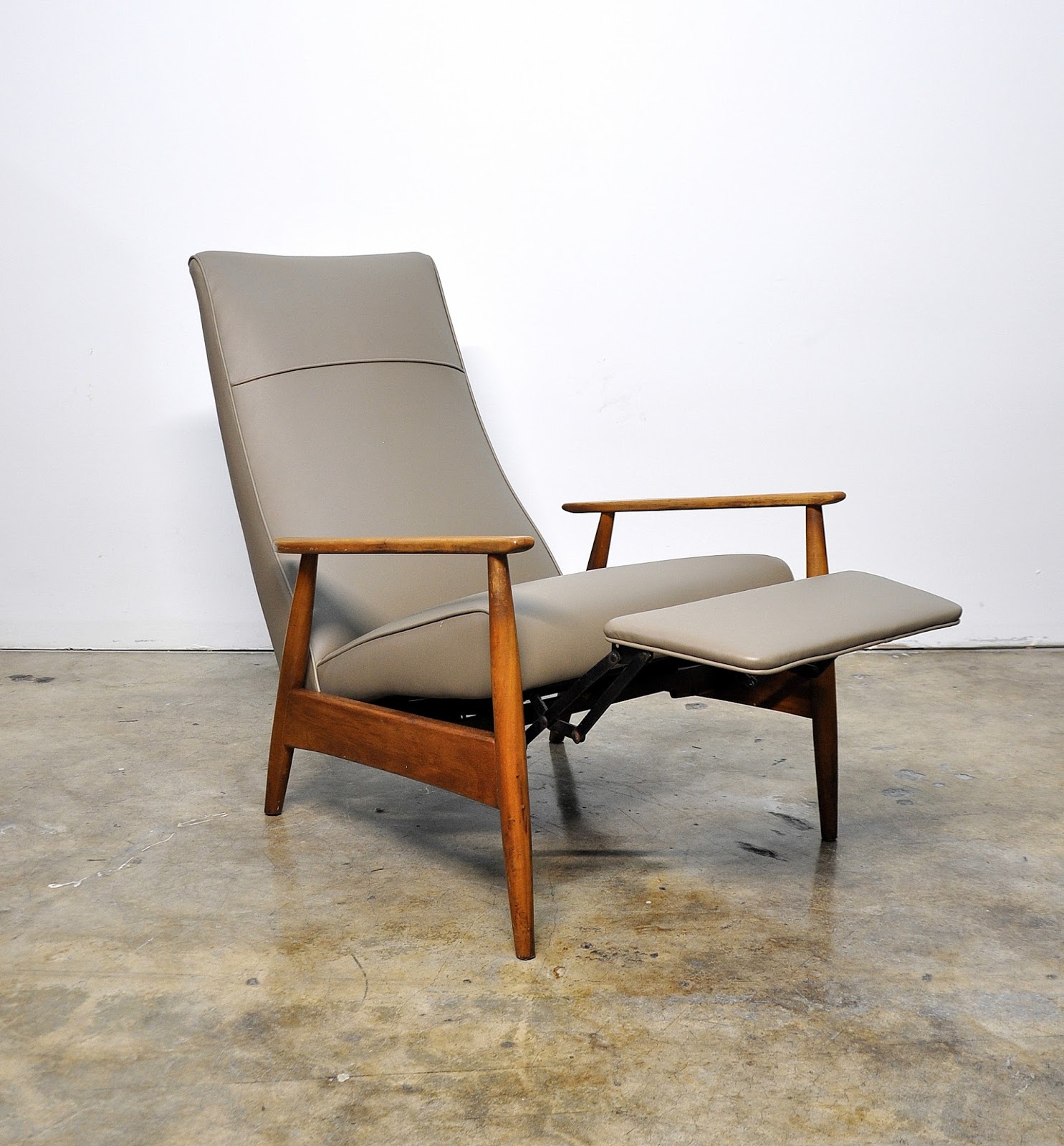 SELECT MODERN: Milo Baughman Recliner Lounge Chair
