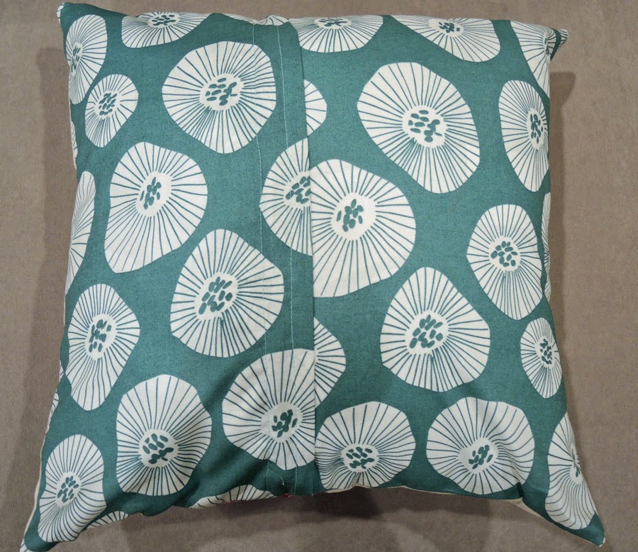 traceytoole: How to make: Throw pillow with zipper closure