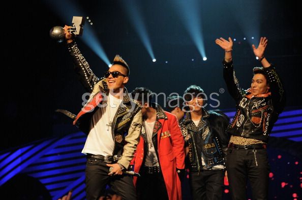 ¡Big Bang ganan el WorldWide Act en los MTV EMA! Bigbang+7