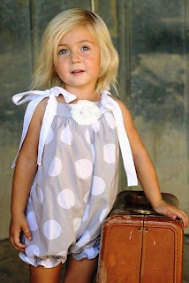 Gambar bayi perempuan cantik dengan gaya minimalis Gambar bayi perempuan cantik dengan gaya minimalis
