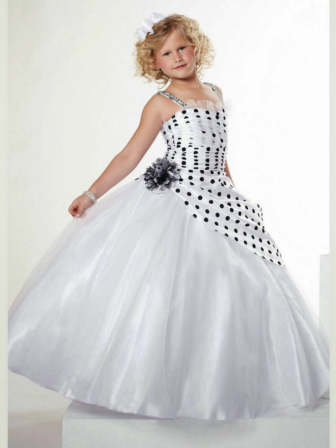 Lindos Vestidos de fiesta para niña | Moda y Tendencias | Girls pageant  dresses, White dress party, Pageant dresses