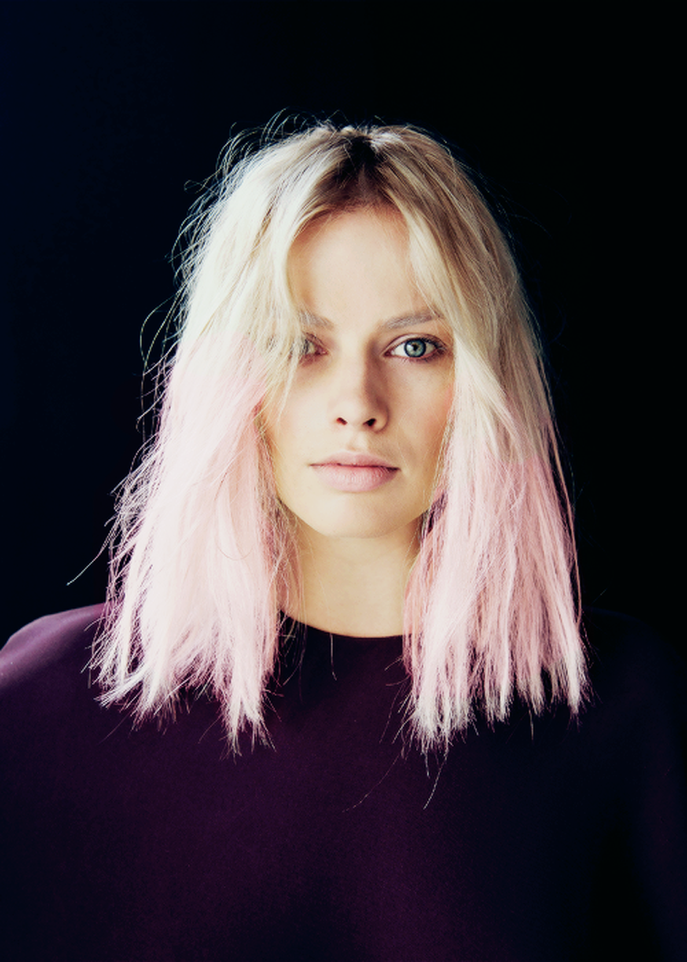 Margot Robbie, bleached blonde, pastel pink dip dyed hair, babe Margot Robbie, bleached blonde, pastel pink dip dyed hair, babe