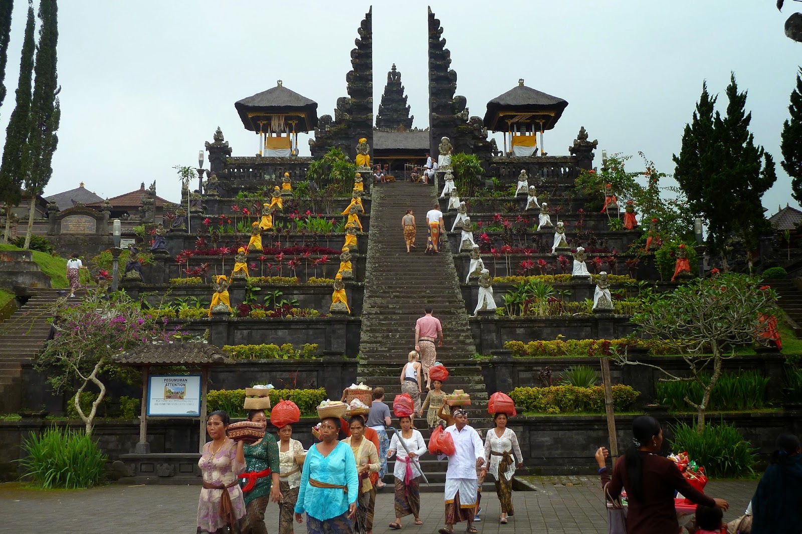 Pura Besakih Pura Terbesar Umat Hindu Di Bali Pesona