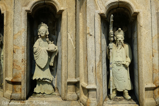 Statue of Chinese dieties at Wat Arun