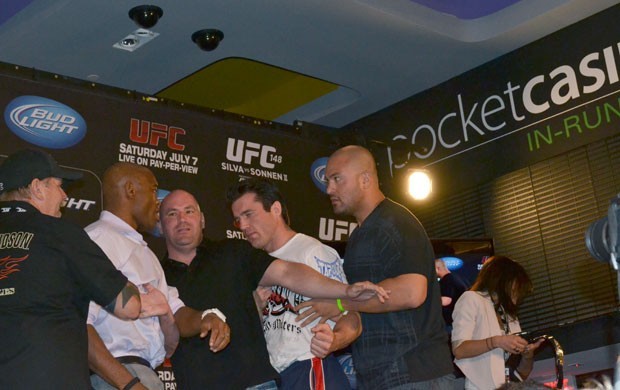 UFC Alojamento skatista - YouTube