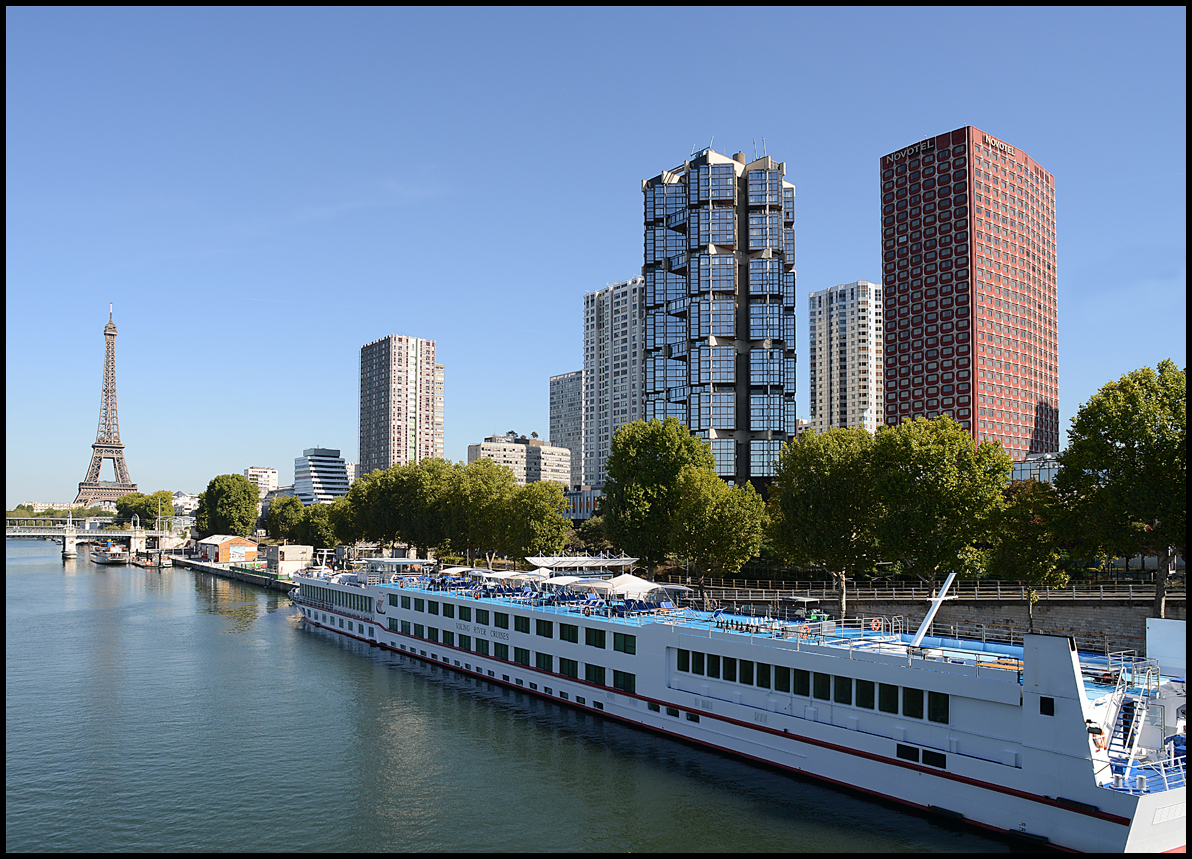 http://2.bp.blogspot.com/-Ep1_i3a5FDM/UGrKpOkdBHI/AAAAAAAAC6g/ca9xvVqy1xM/s1600/Ho%CC%82tel+Novotel+et+quai.jpg