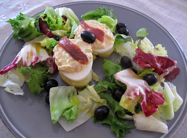 Ensalada De Huevos Rellenos
