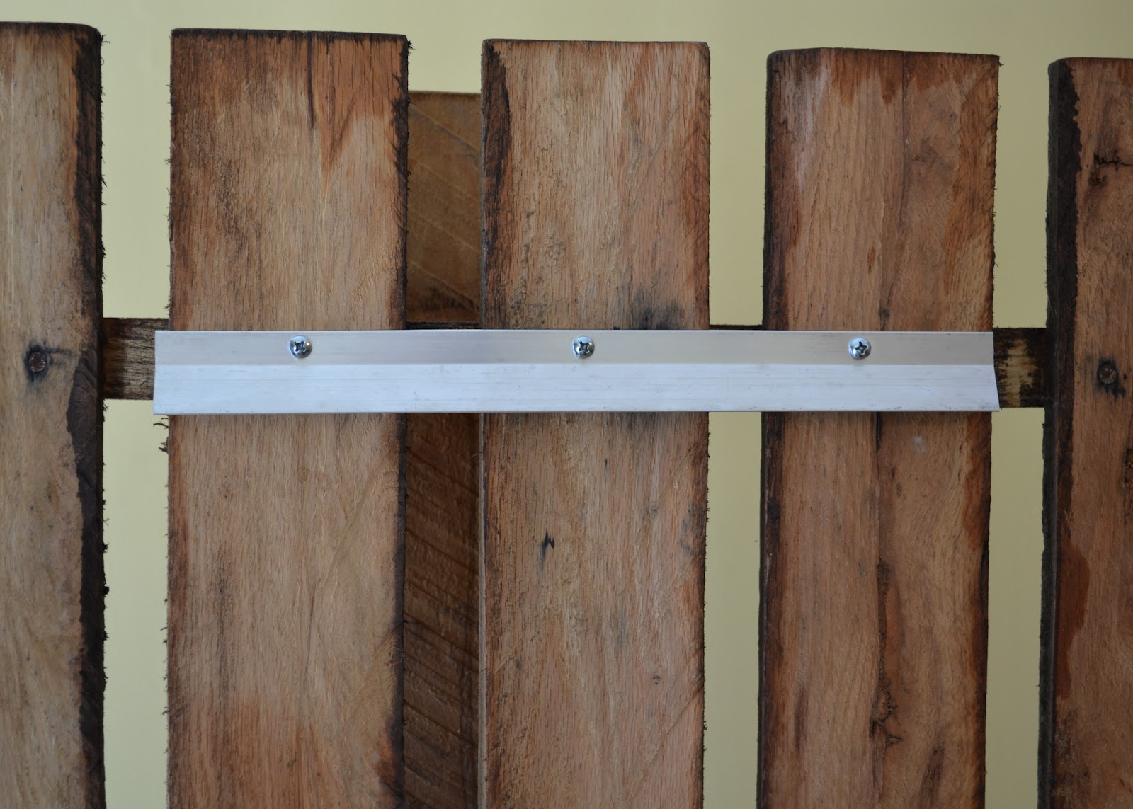 The Domestic Doozie How To Hang A Pallet