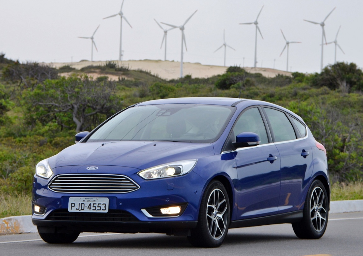 Ford lança Focus Hatch 2016, reestilizado e com novos itens
