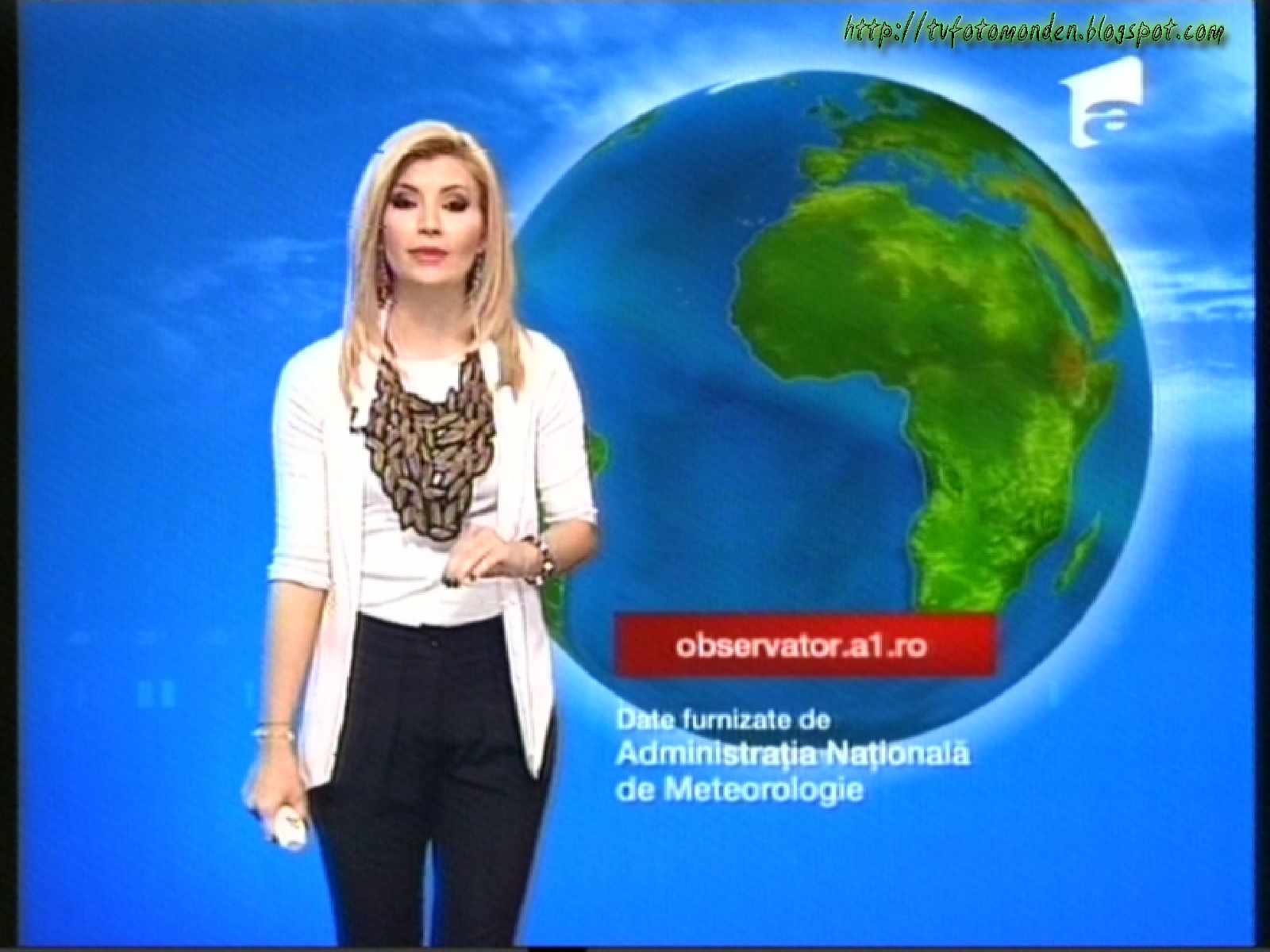 tv foto monden: Anamaria Stancu blonda de la meteo pe Antena 1