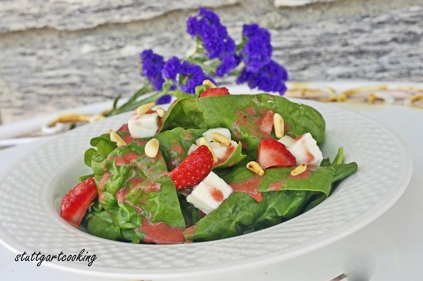 Stuttgartcooking Spinat Salat Mit Mozzarella Erdbeeren Und