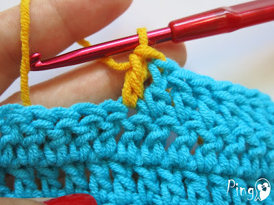 Changing Yarn in Double Crochet - step by step instruction by Pingo - The Pink Penguin