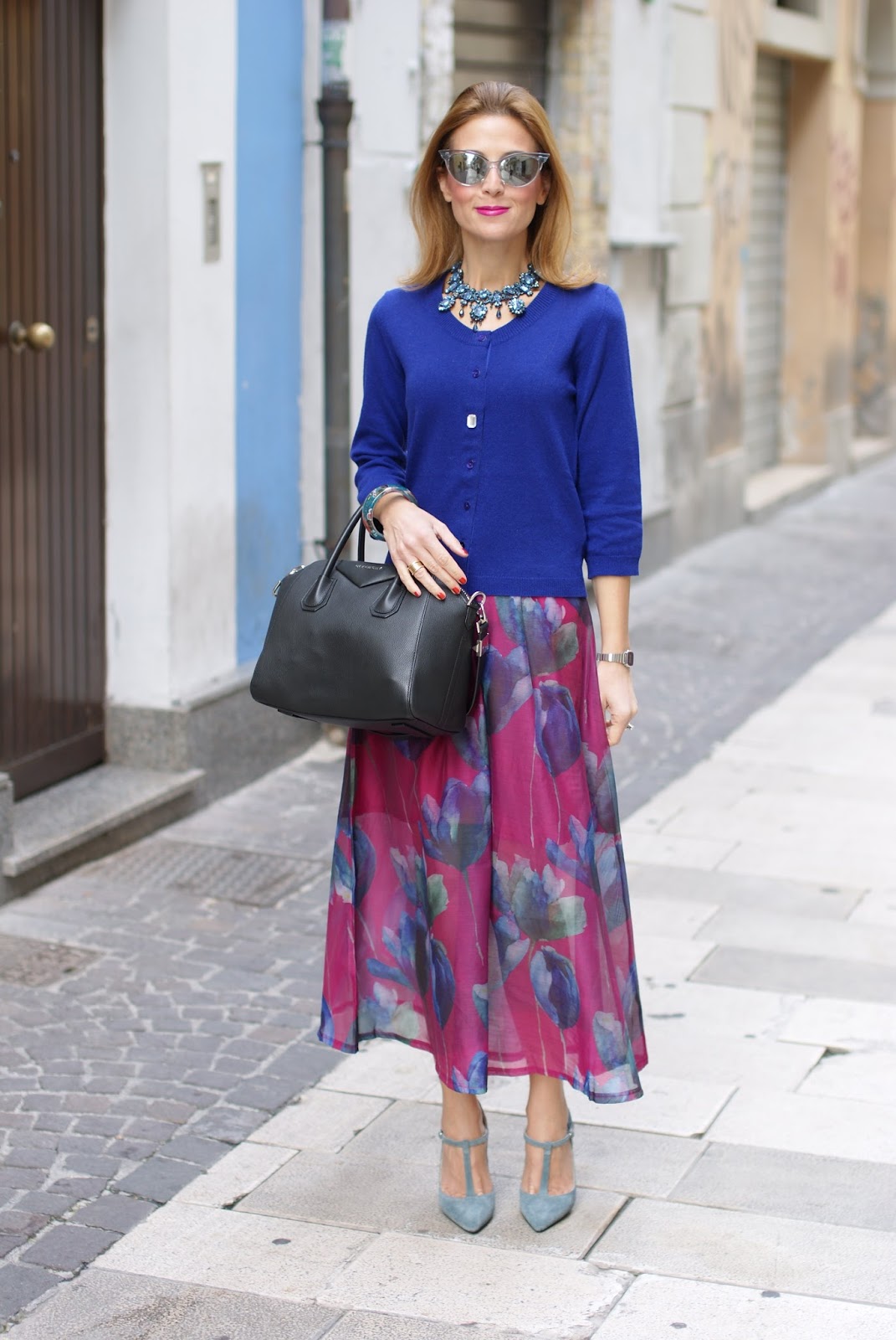 Choies floral maxi skirt, Gaia d'este t-bar heels and Givenchy Antigona bag on Fashion and Cookies fashion blog, fashion blogger style