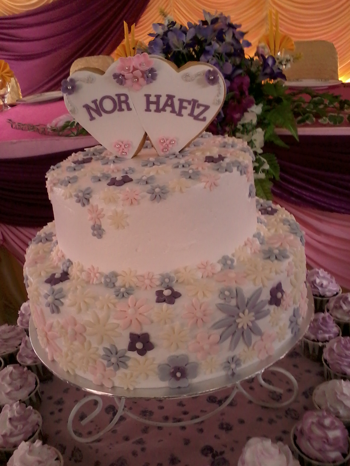 jujucupcakes Fresh cream cakes with fondant cut outs