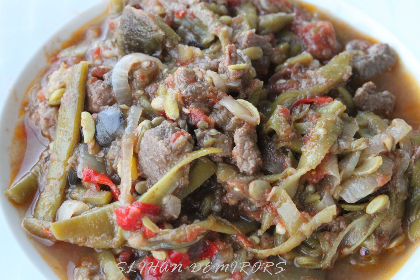 DİYET YEMEKLERTARİFLER VE KALORİLER GÜVEÇTE SEBZELİ ET TARİFİ VE