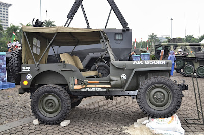 foto Mobil Jeep Tempur gambar Mobil Jeep Tempur