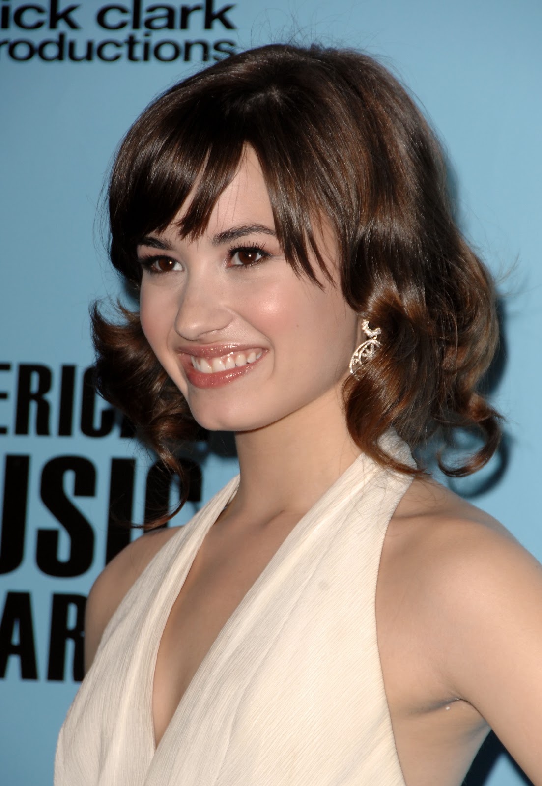 http://2.bp.blogspot.com/-EudoSLBILiI/Tm472u9AssI/AAAAAAAADgw/RaCA2hAth14/s1600/Demi+Lovato.jpg