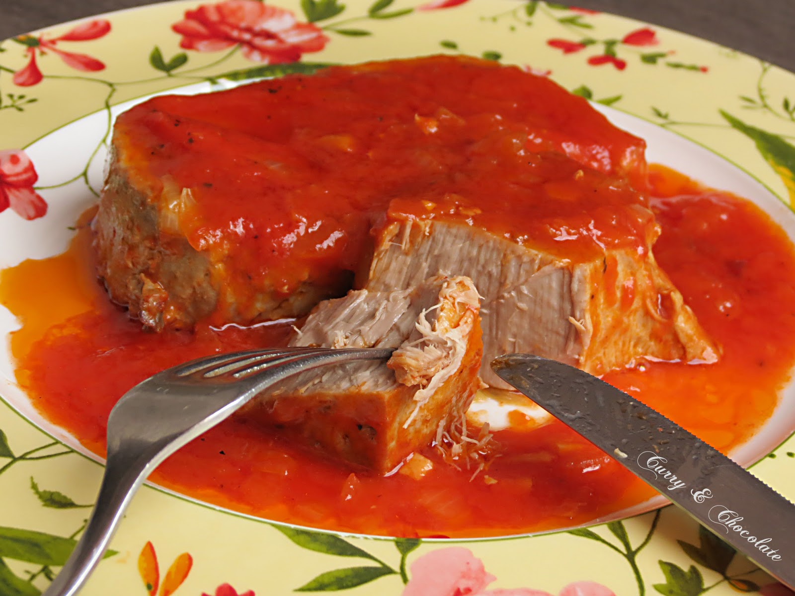 Atún con tomate a lo fácil - Tuna with tomato sauce Atún con tomate a lo fácil - Tuna with tomato sauce
