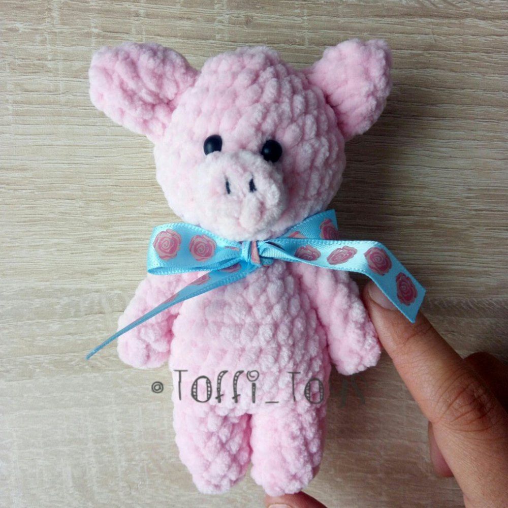 Pig amigurumi crochet plush toy