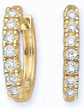 http://2.bp.blogspot.com/-EvQcKYSw0-M/TbKGTr-HGQI/AAAAAAAAAZw/vz1xc_bcRfg/s400/gold-jewellery-3.jpg