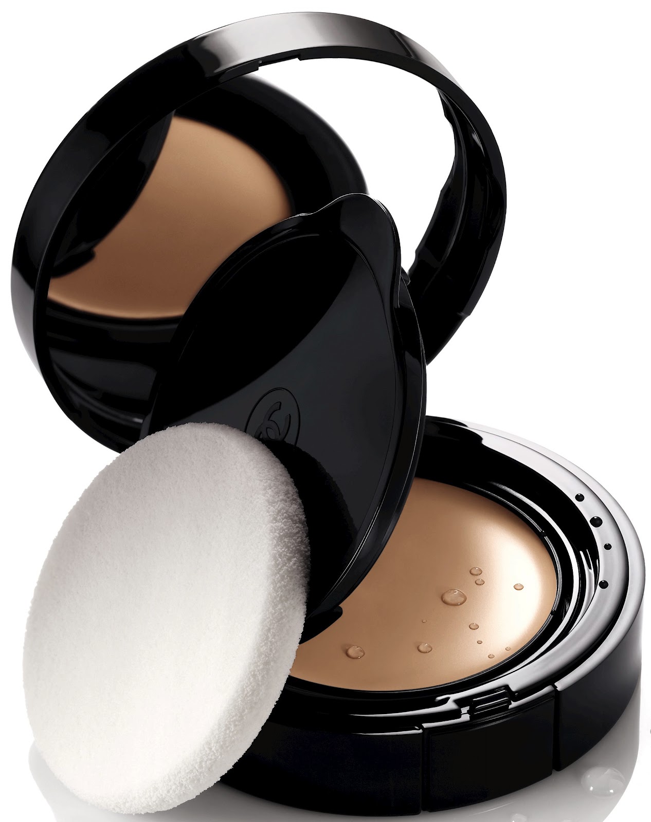 Chanel Perfection Lumière Foundation in Beige 30 - The Beauty Look Book