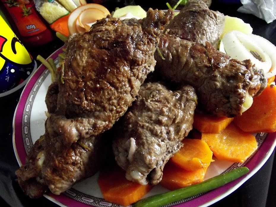 BIFE ROLÊ COM LEGUMES E QUEIJO