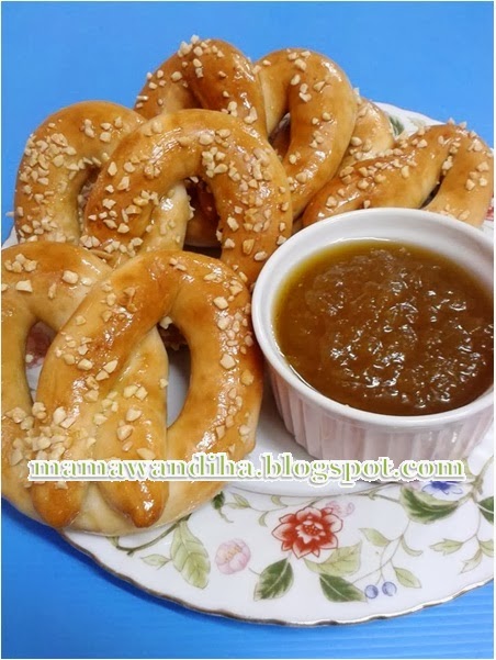 Dari Dapur Madihaa Soft Pretzel With Butterscoth Sauce