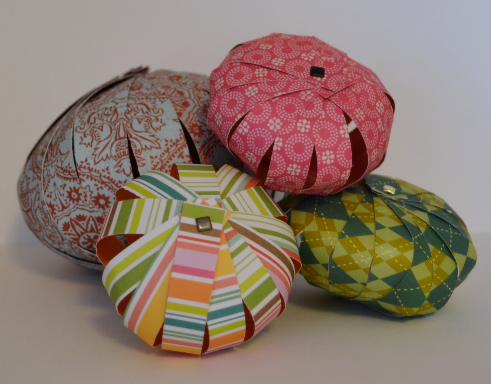 The Lovely Residence: Paper Ornaments