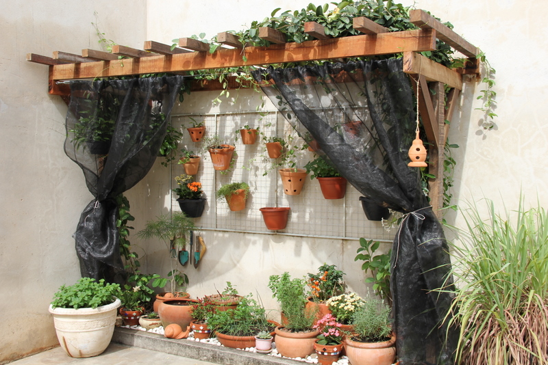 Mirad que monada de jardín Tiene un look muy rústico y mediterraneo Mirad que monada de jardín Tiene un look muy rústico y mediterraneo