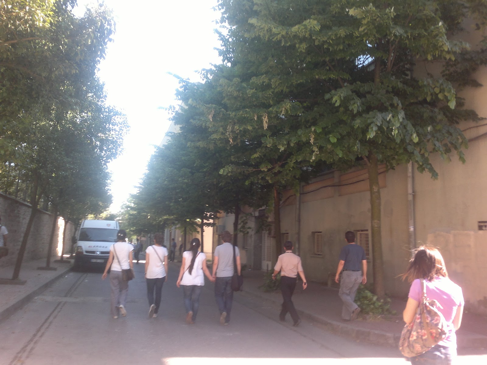 Iste Hayat Akip Gidiyor