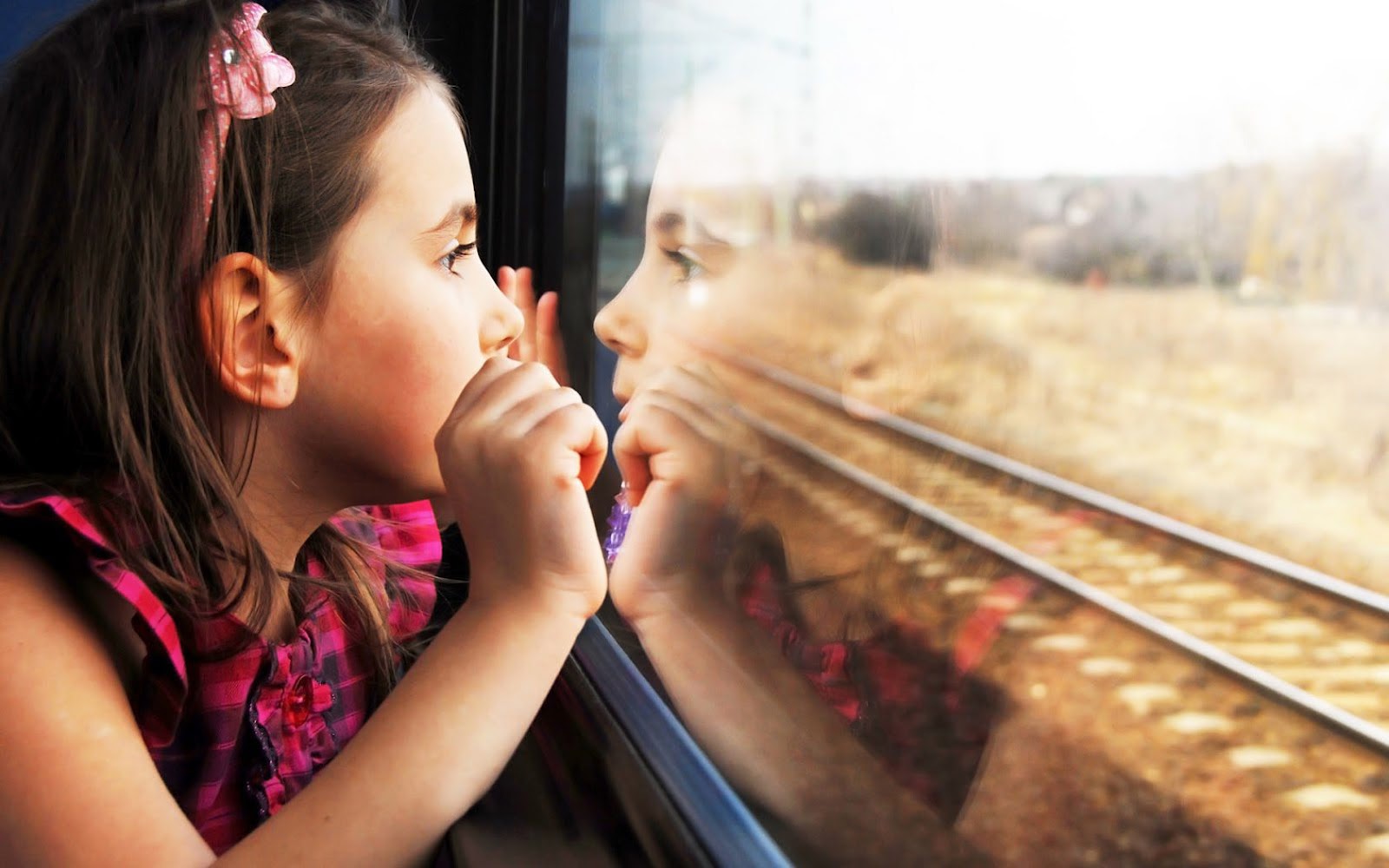http://2.bp.blogspot.com/-F0BoYFV77jg/UT_yg-NSCyI/AAAAAAAAJVE/OV5XSr3X8wQ/s1600/Cute+Little+Girl+Alone+HD+Wallpaper-1680x1050-cutelittlebabies.blogspot.com.jpg
