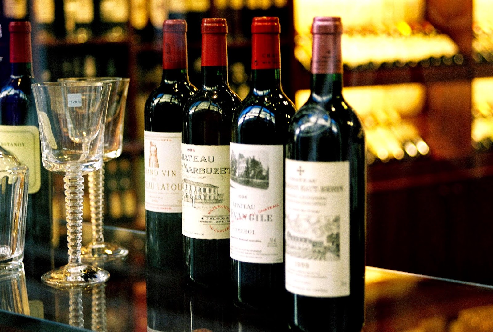 Several_Bordeaux_wines.jpg