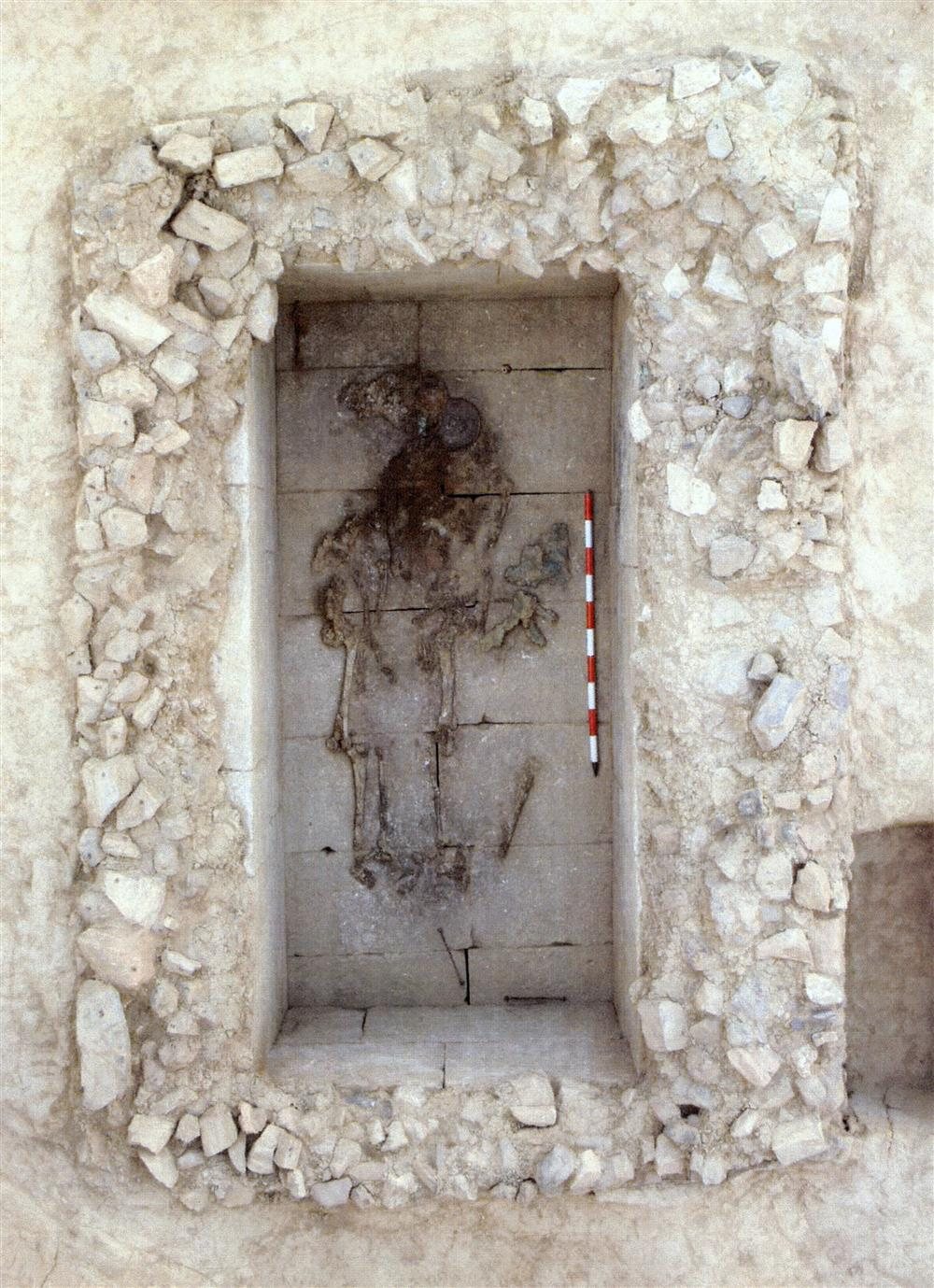 MALAKA Tumba de un guerrero Fenicio en Málaga.