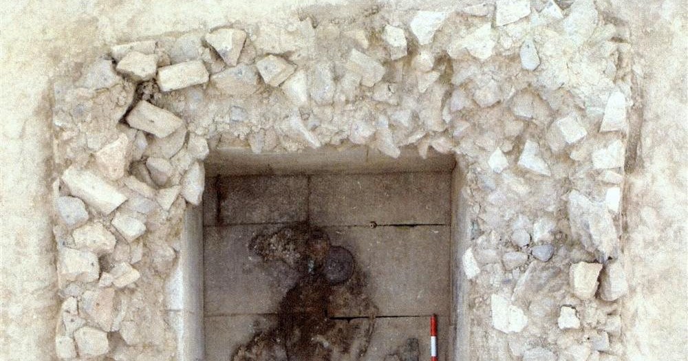 MALAKA Tumba de un guerrero Fenicio en Málaga.