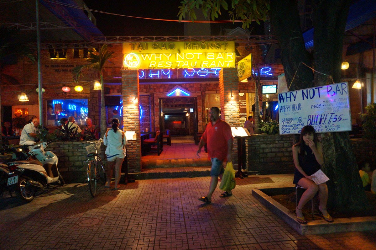 Why Not Bar в Нячанге