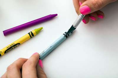 Crea tus propias velas con crayones con diseño color block Crea tus propias velas con crayones con diseño color block